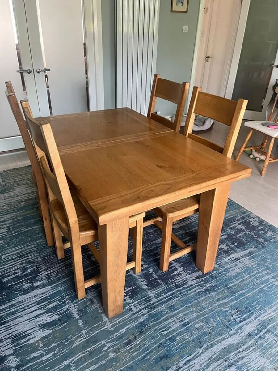 Dining Table extendable solid oak & 4 chairs - Image 1