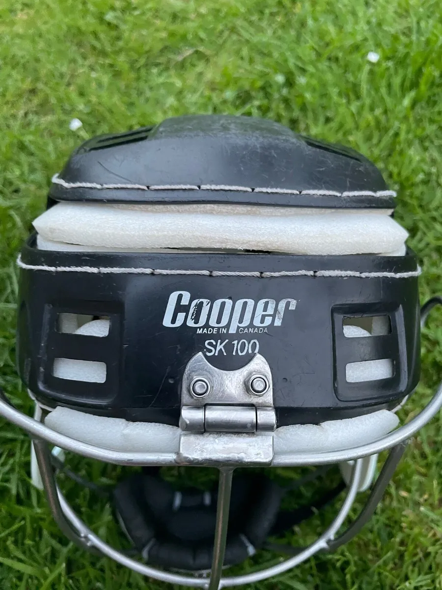 Hurling helmet - Image 1