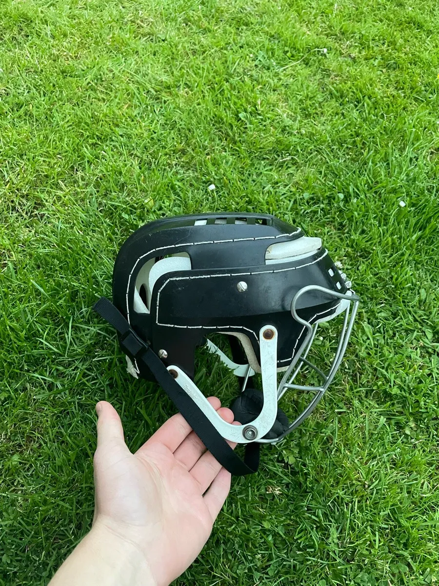 Hurling helmet - Image 3