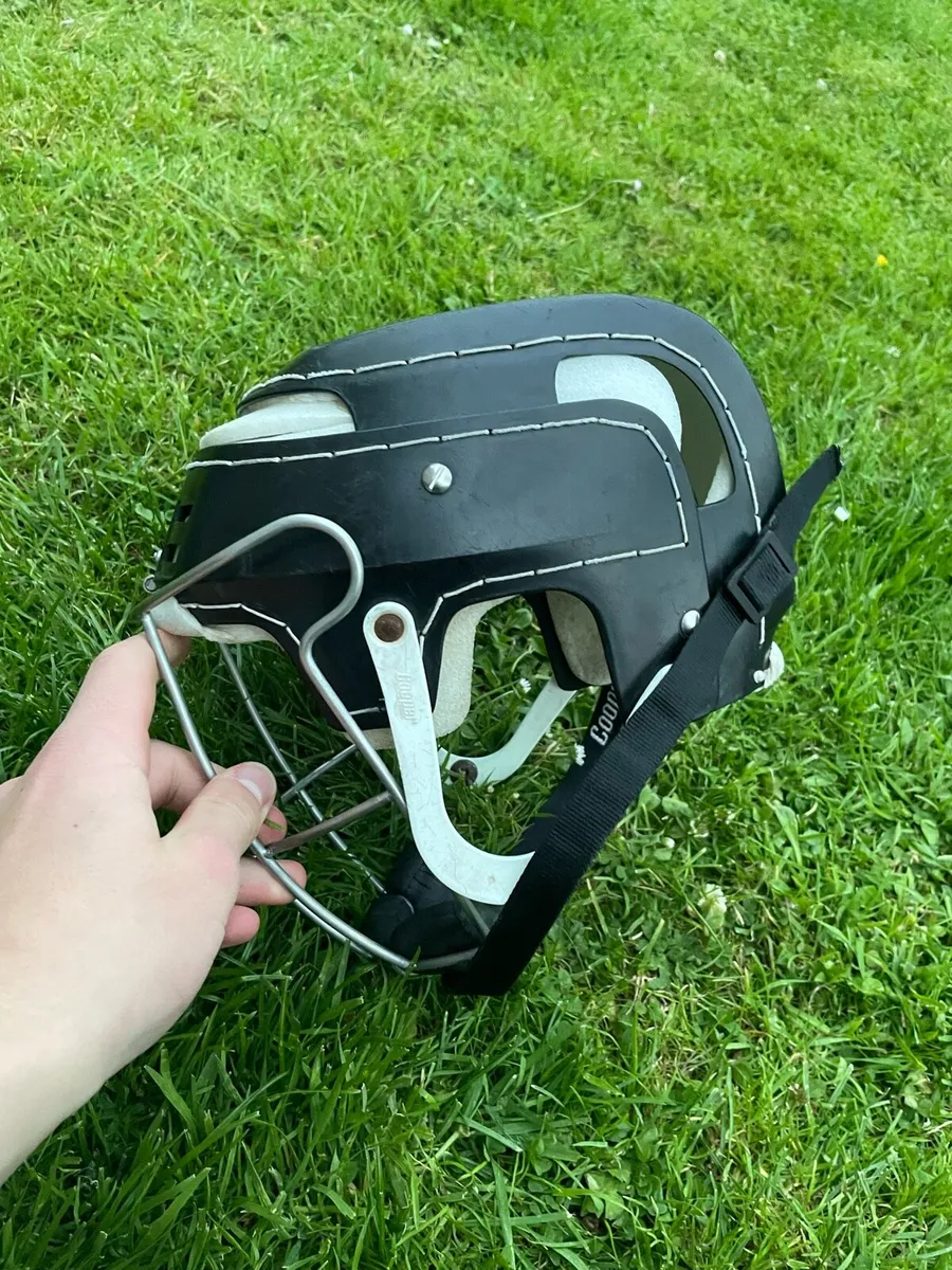 Hurling helmet - Image 4