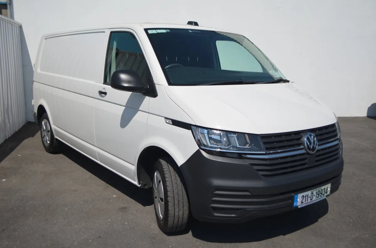 ONE OWNER-LOW KMS LWB-PRICE INCLS VAT - Image 2