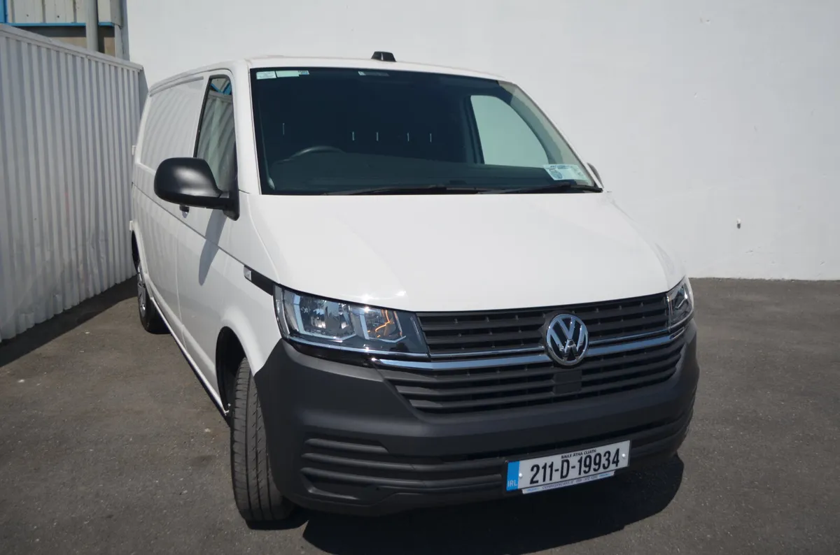 ONE OWNER-LOW KMS LWB-PRICE INCLS VAT - Image 3