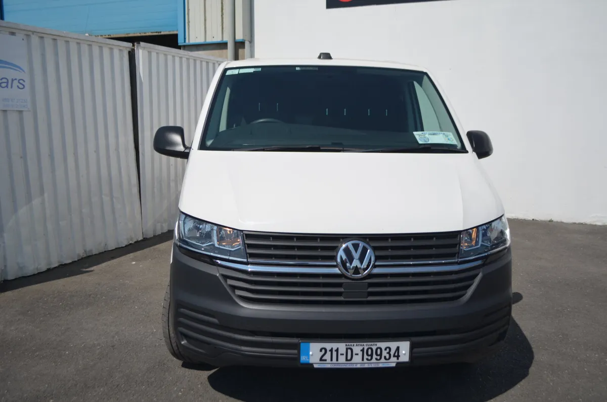ONE OWNER-LOW KMS LWB-PRICE INCLS VAT - Image 4