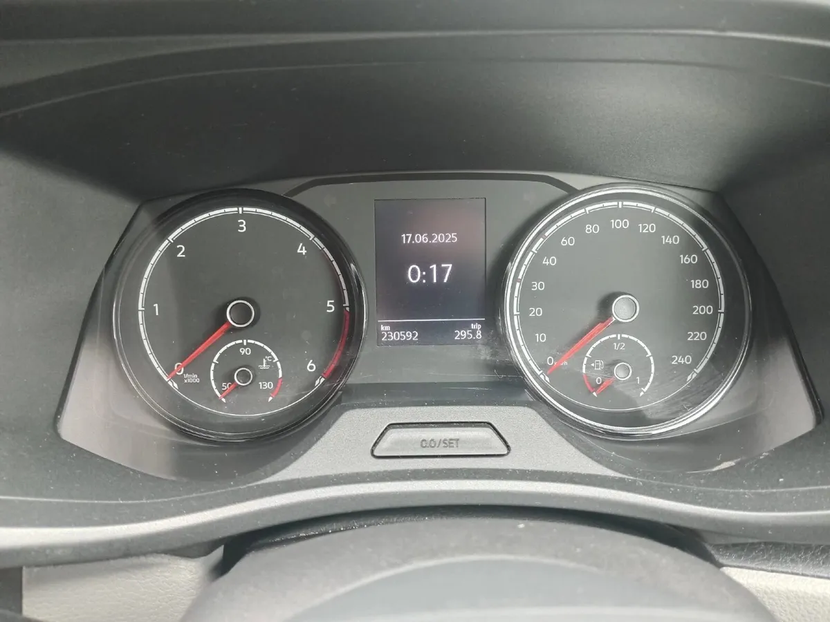 Volkswagen Transporter 2022 - Image 4