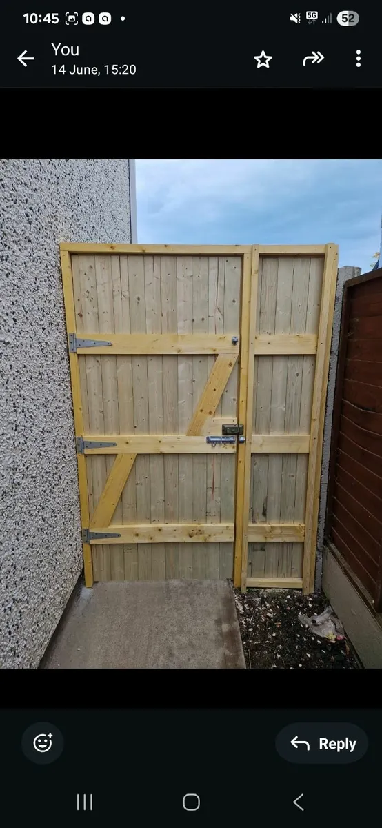 A gate - Image 2