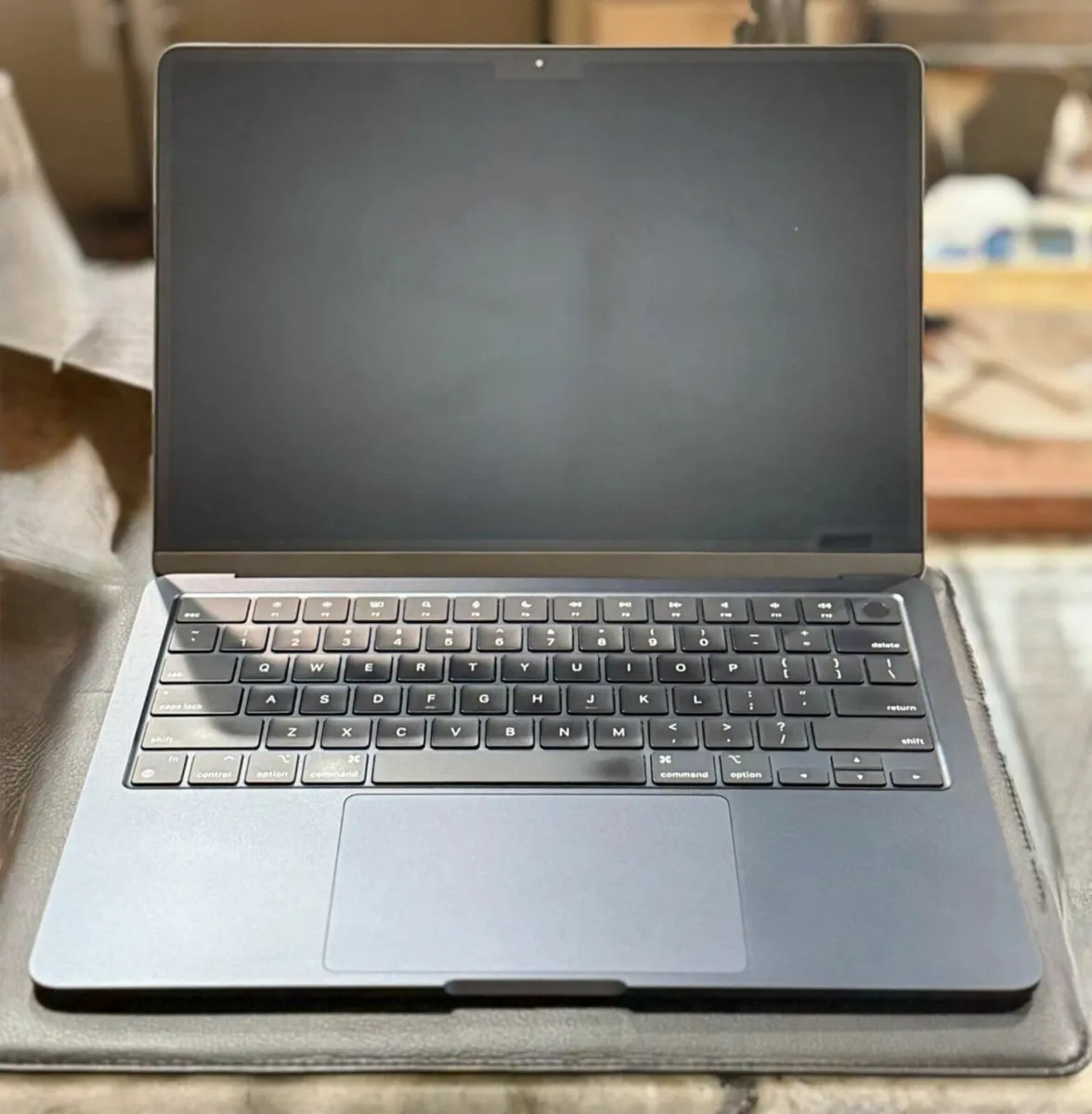 Apple MacBook Air 13.6" (512GB SSD, 16 GB, M2) - Image 1