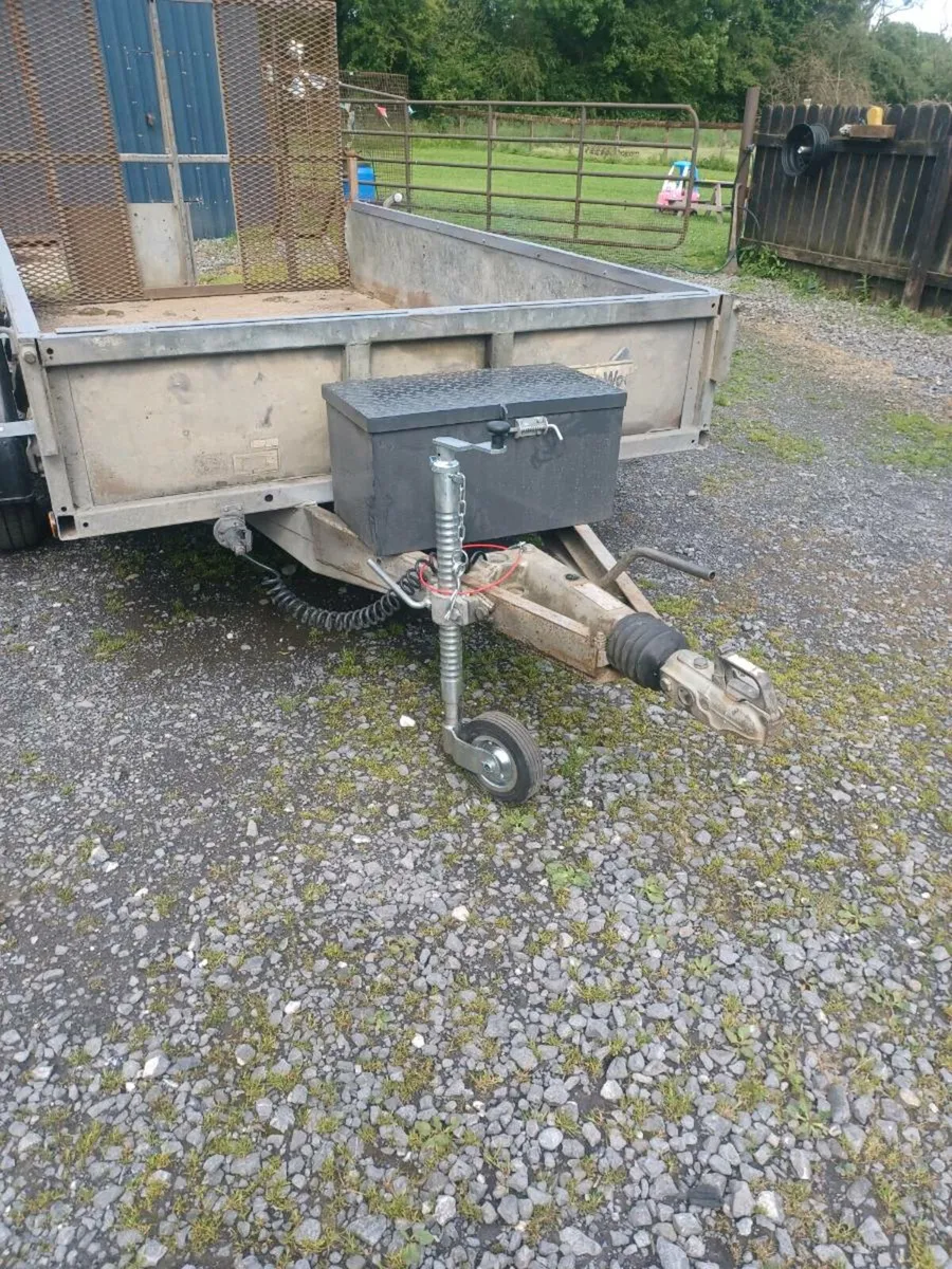 Trailer - Image 1