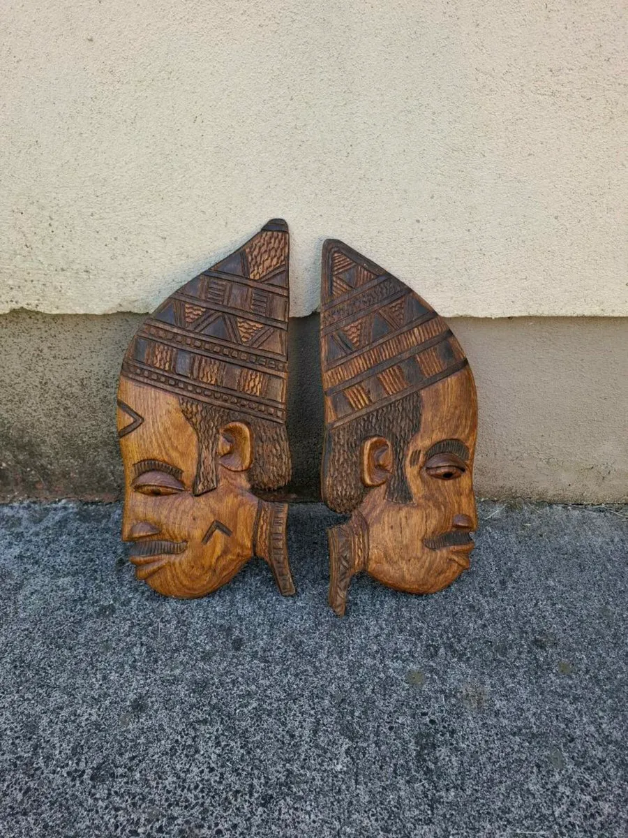 By post only lot african mask in wood