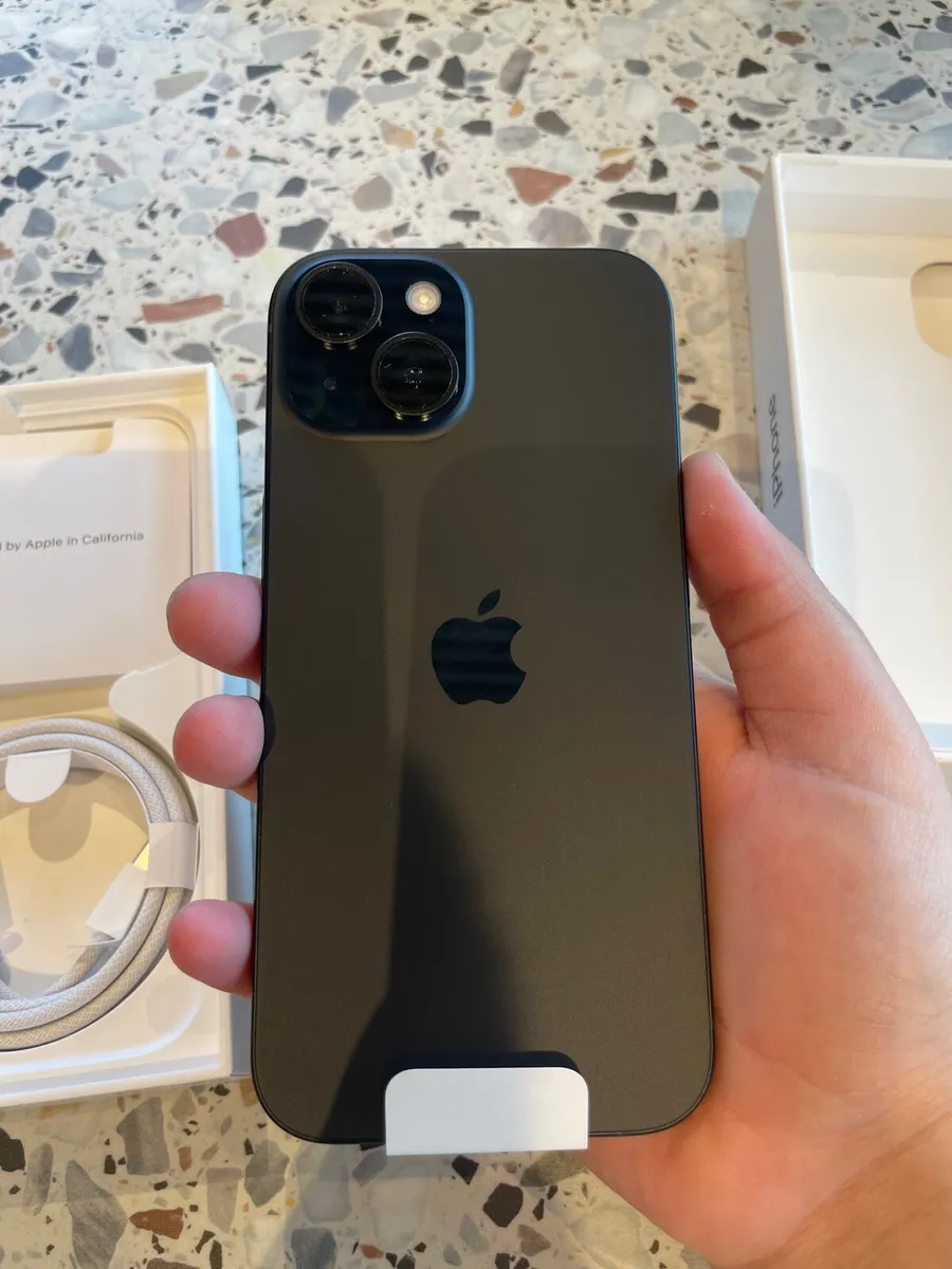 iPhone 15 - Image 3