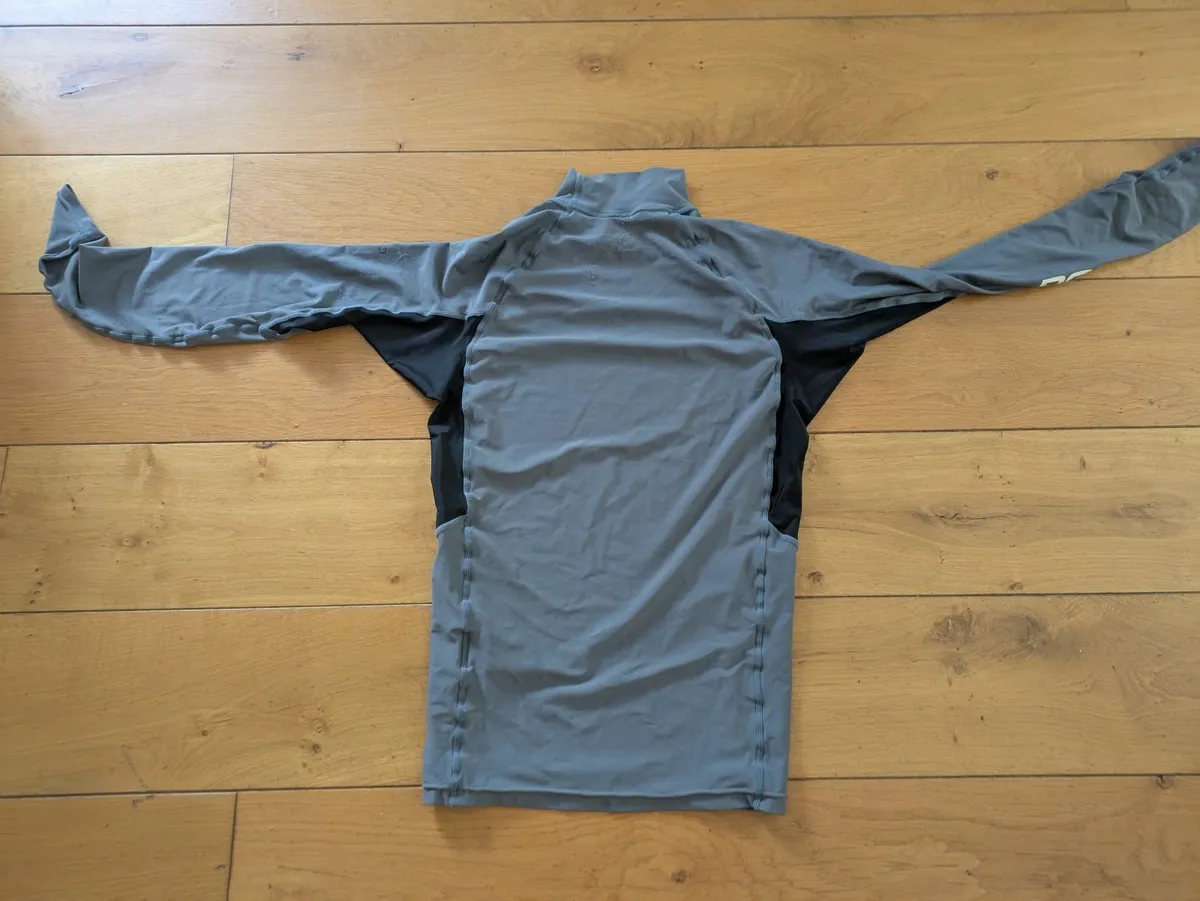 Men's medium/large sailing rash vest - Image 2