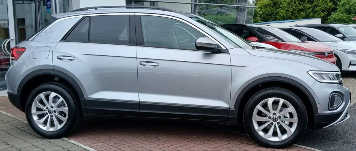 Volkswagen T-Roc Edition 75 2.0tdi 116HP  rear Vi - Image 2