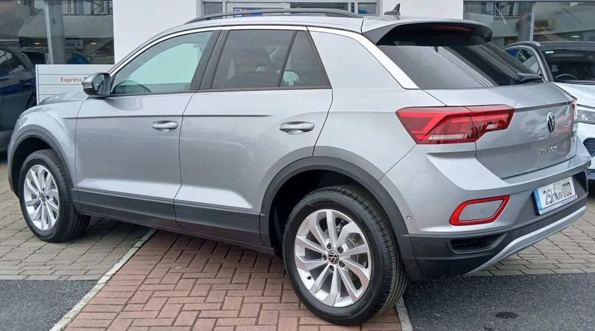 Volkswagen T-Roc Edition 75 2.0tdi 116HP  rear Vi - Image 4