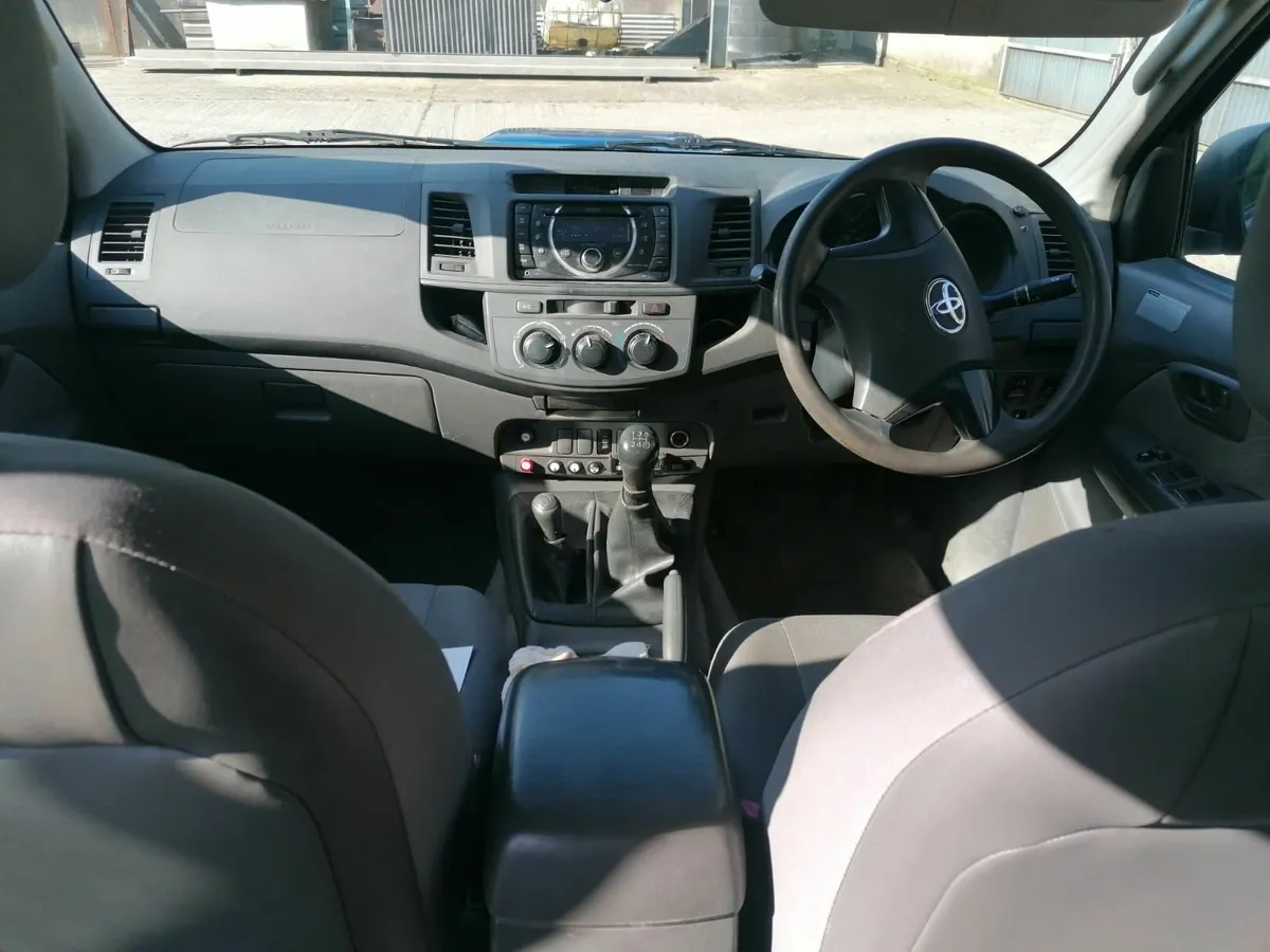 Toyota Hilux 2012 - Image 3
