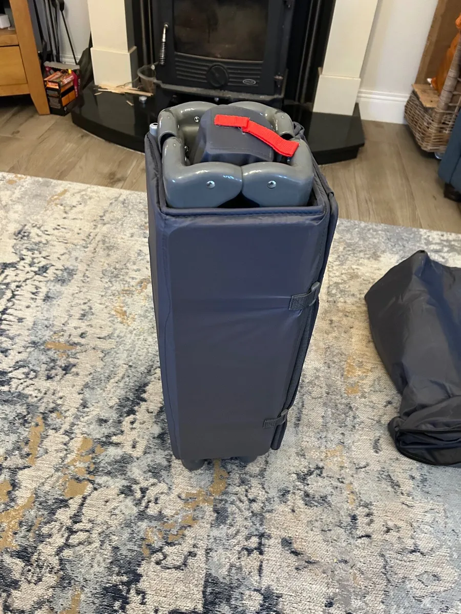 Baby  travel cot, bouncer and jumper - Image 3