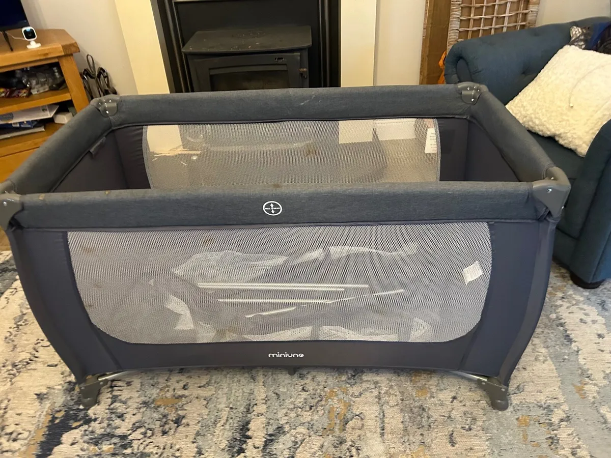 Baby  travel cot, bouncer and jumper - Image 4
