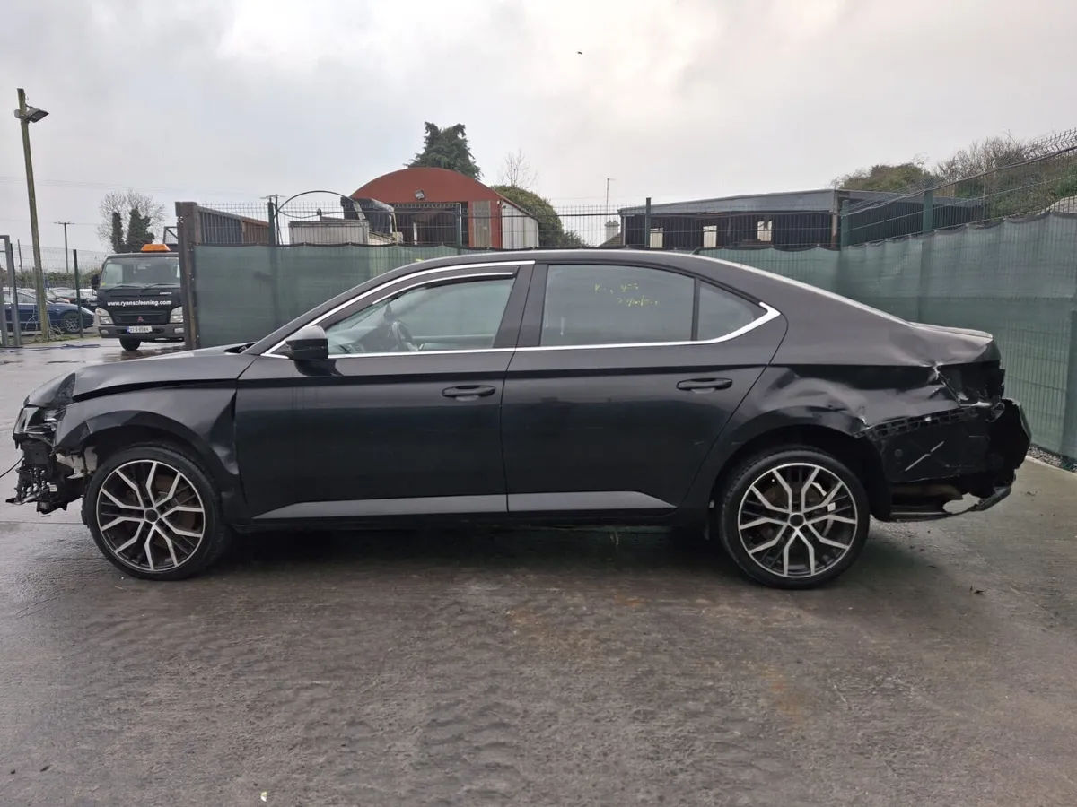 2017 Skoda Superb TDI Automatic - Image 4
