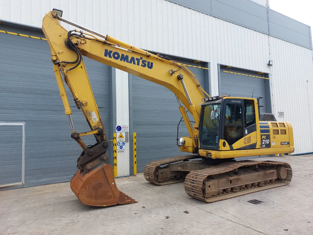 2016 Komatsu PC210LC-10 - Image 1