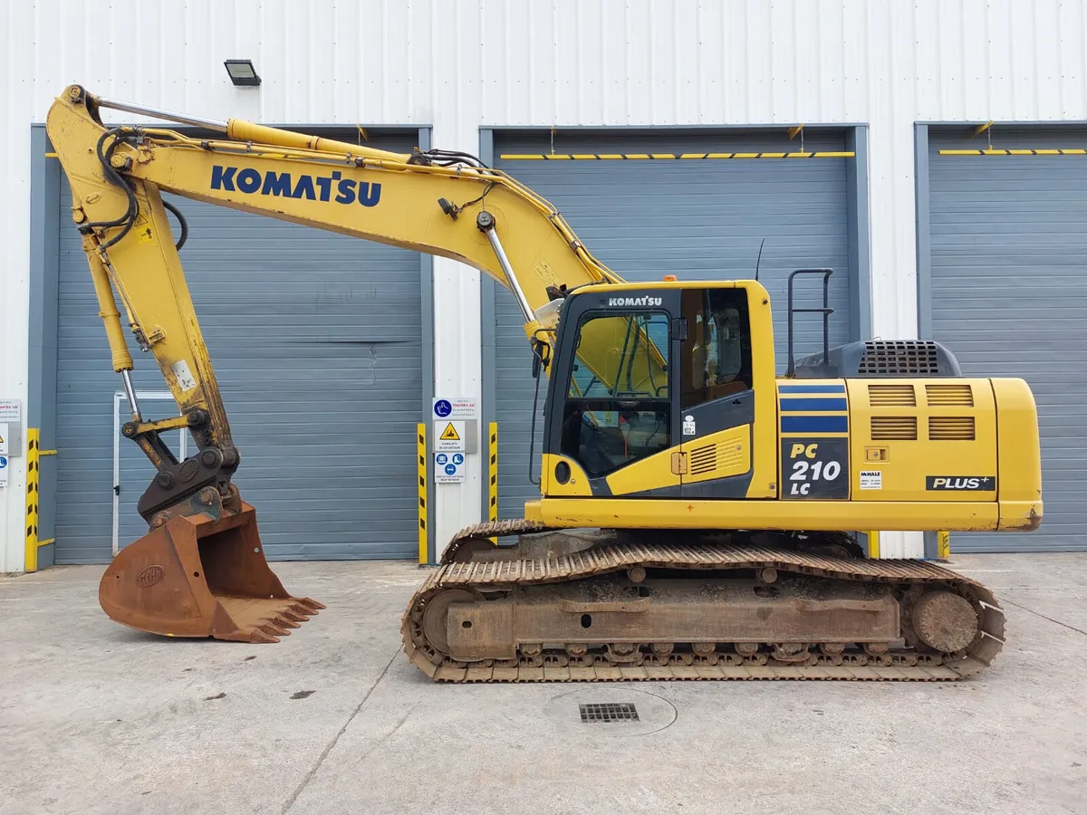 2016 Komatsu PC210LC-10 - Image 2