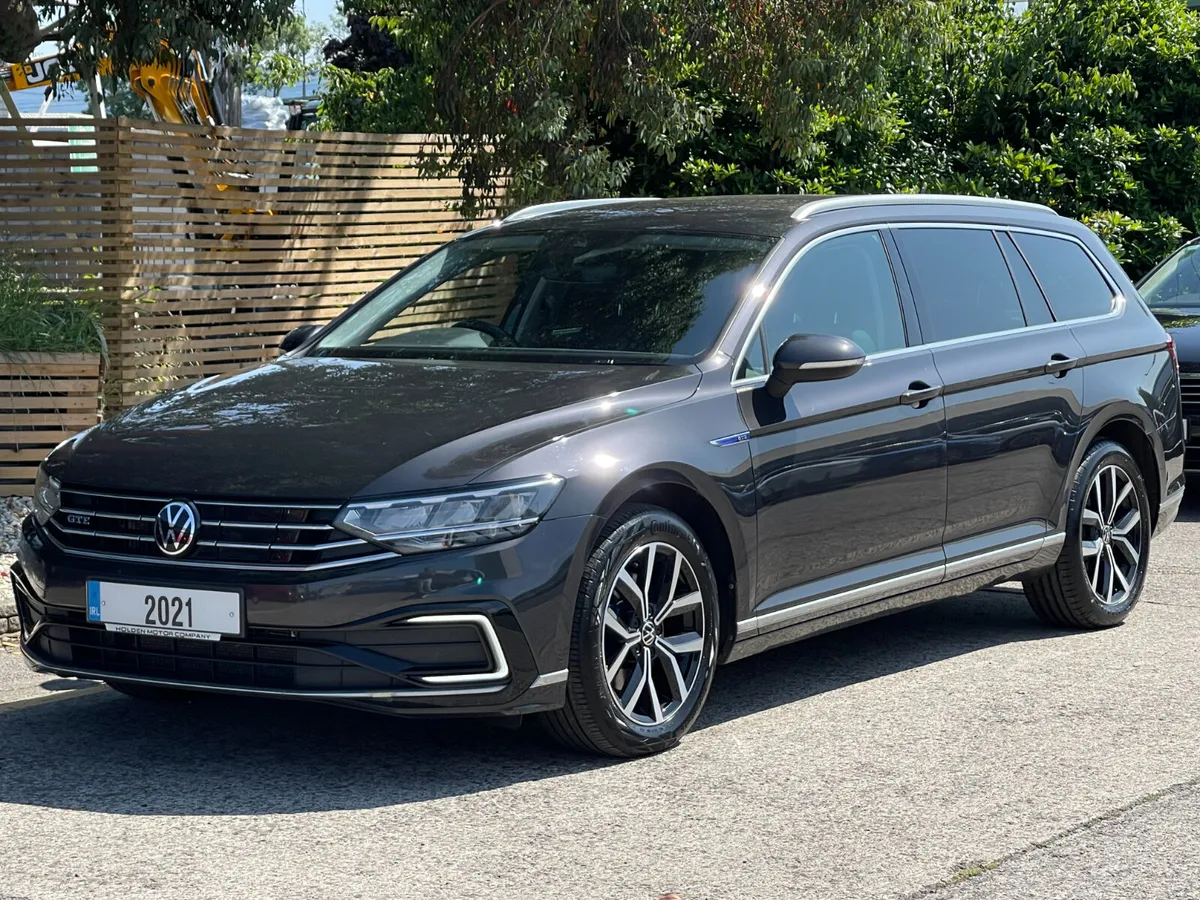 Volkswagen Passat 2021 - Image 2