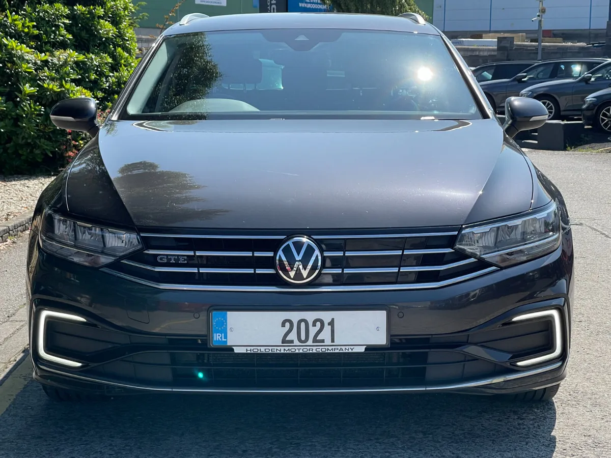 Volkswagen Passat 2021 - Image 4