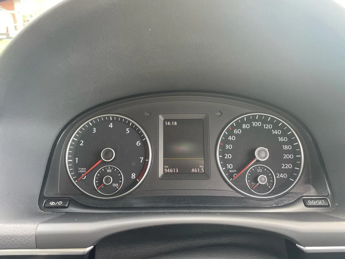 Volkswagen Touran 7seater automatic 1.4 DSG - Image 4