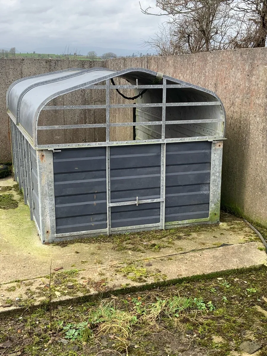 Trailer top - Image 1