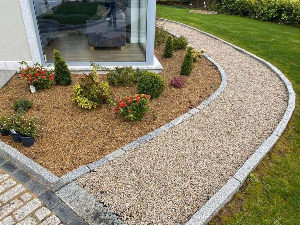 1 tonne of stone chippings for driveway or paths - Image 2