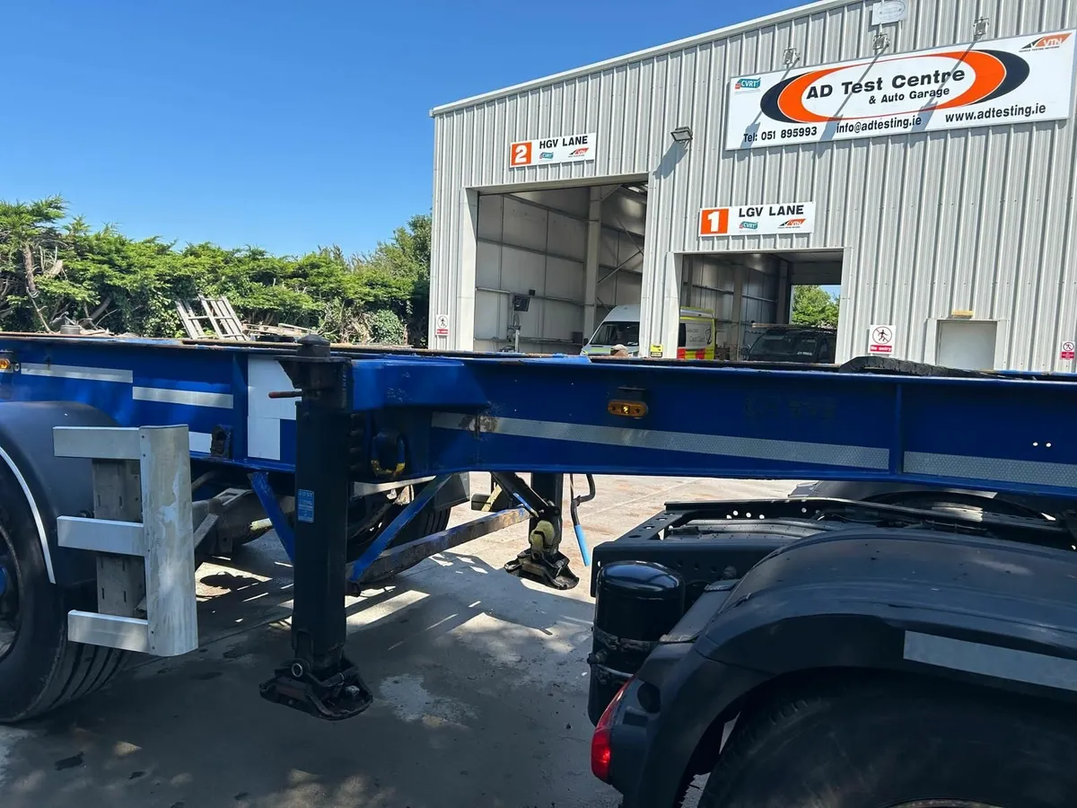2013 SDC Extendable Skeletal Trailer - Image 2