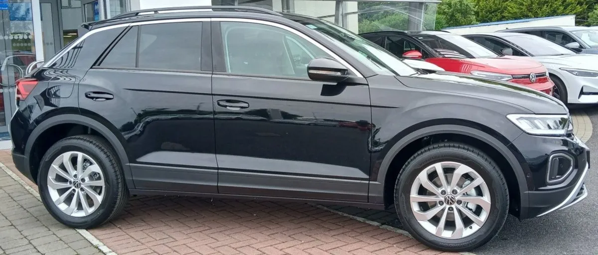Volkswagen T-Roc Edition 75 2.0 TDI 116HP  rear V - Image 2