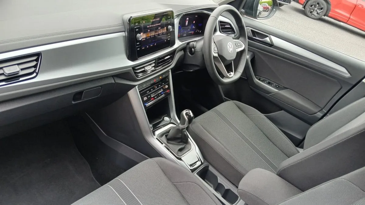 Volkswagen T-Roc Edition 75 2.0 TDI 116HP  rear V - Image 3
