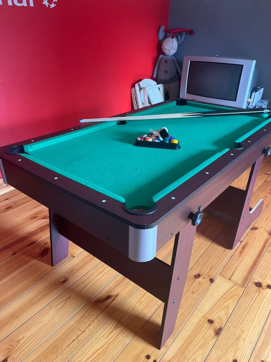 Pool table - Image 1