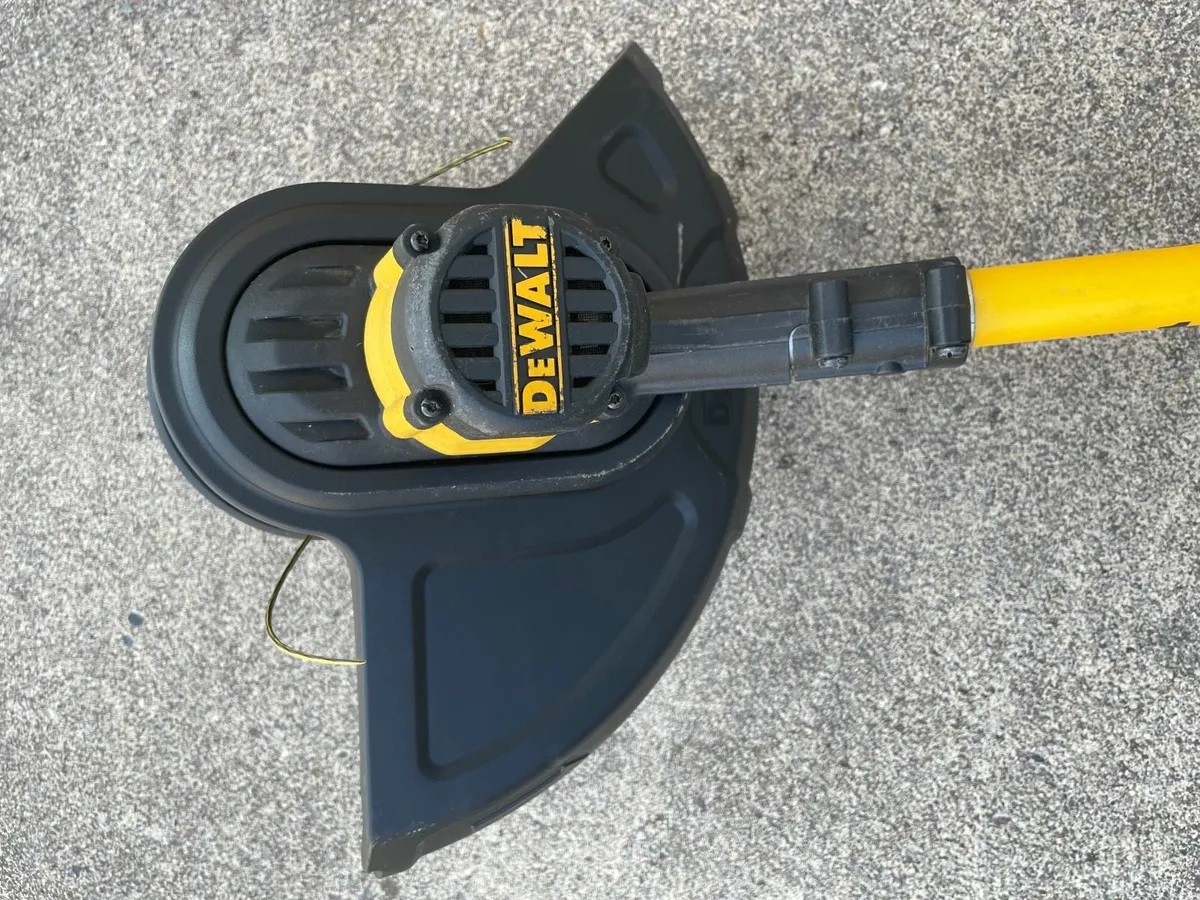 DeWalt DCM561 Lawn Trimmer - Image 4