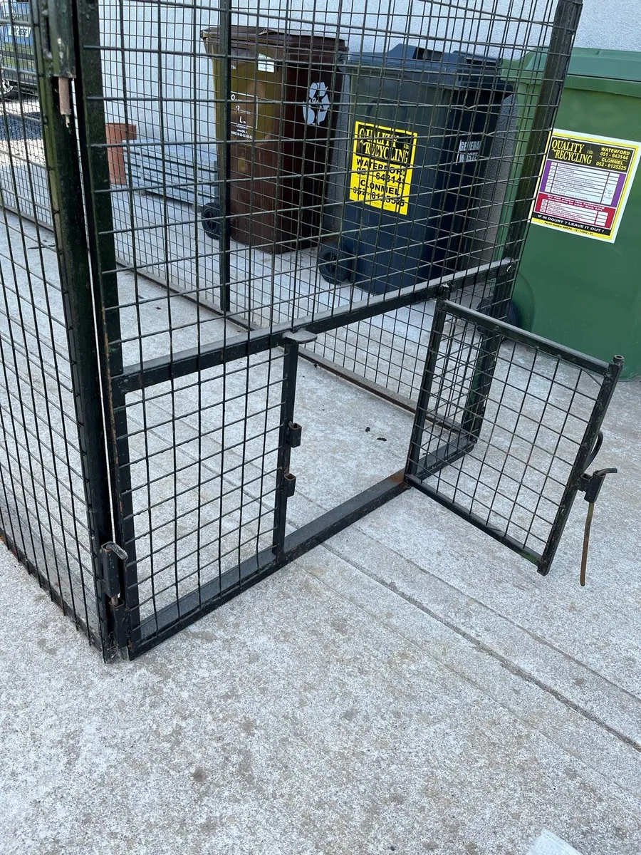Dog run - Image 1