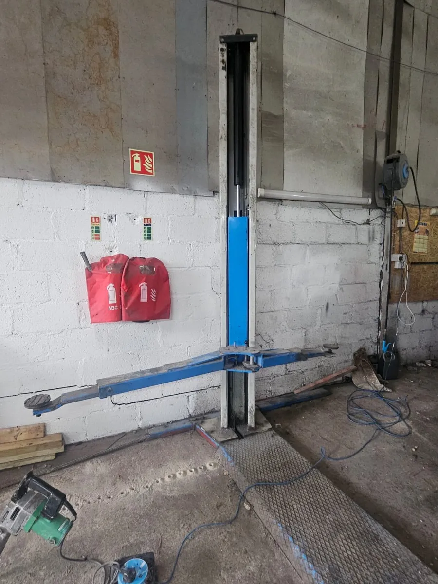 4 Ton 2 Post Lift - Image 2