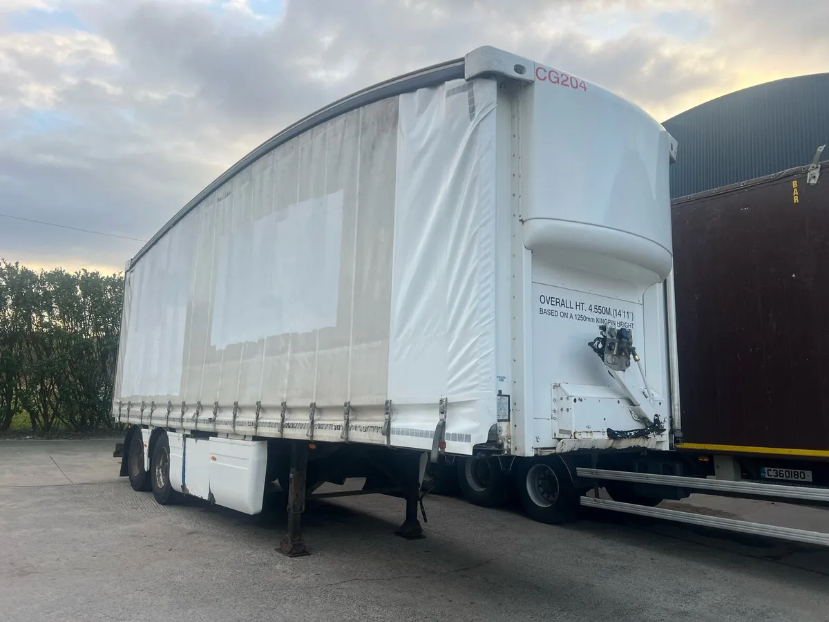 2010 Donbur 32FT Moffett Curtainside Trailer - Image 1