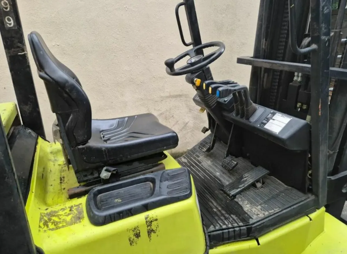 Forklift - Image 4
