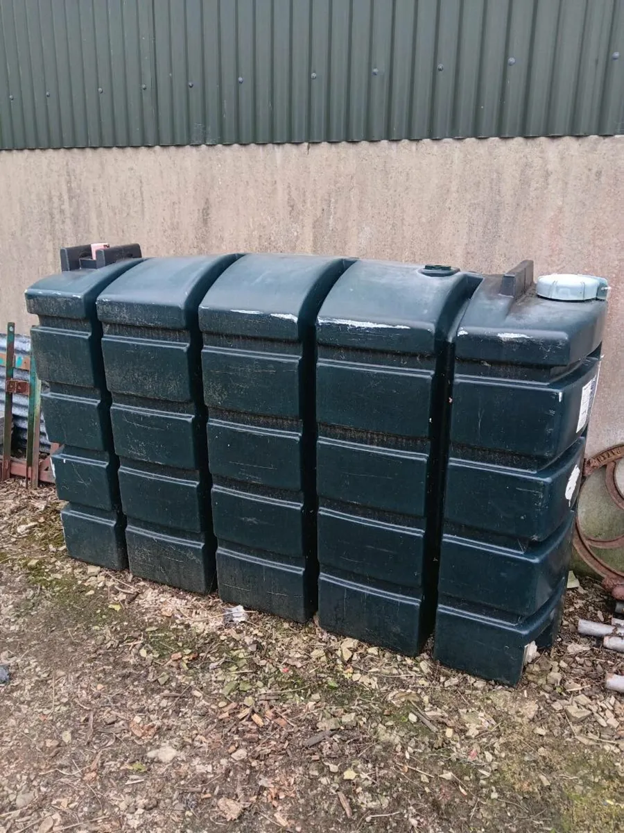 Free oil tank - Image 1
