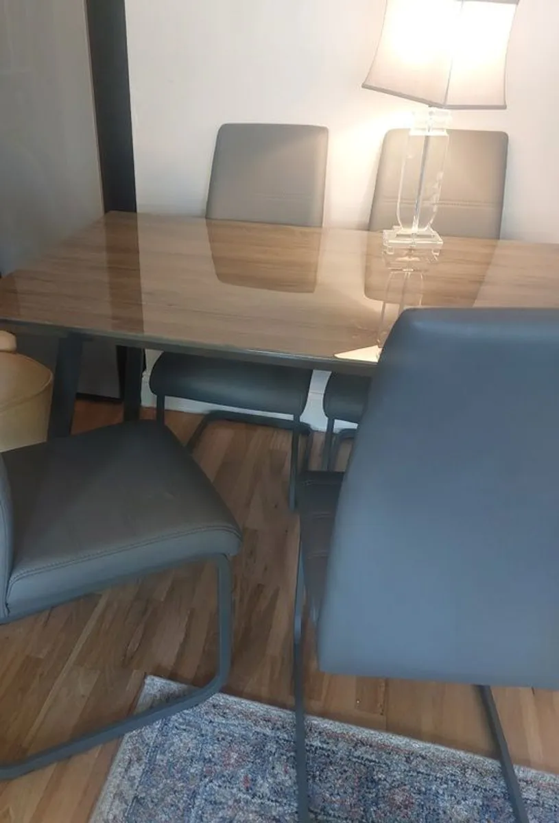 Almost new dining table - Image 2