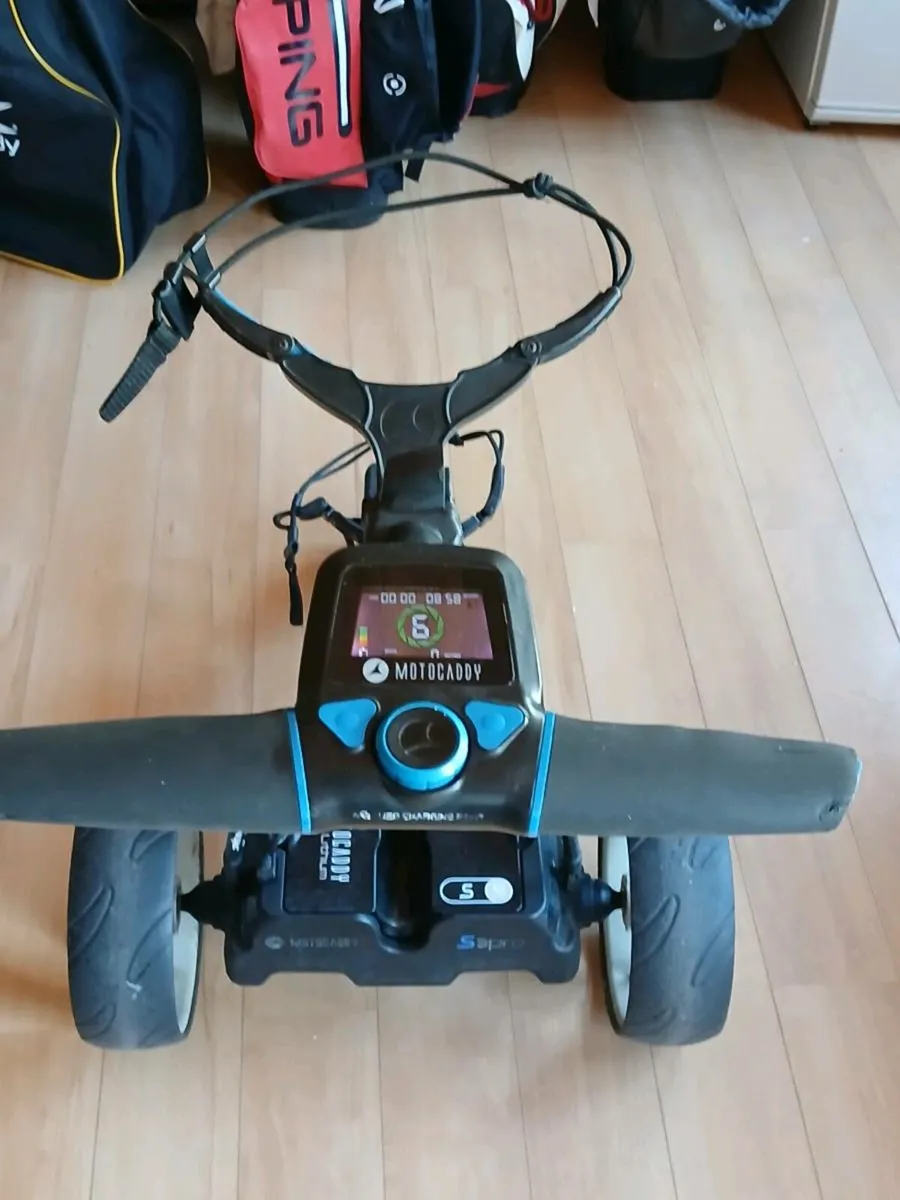 Golf trolley - Image 1
