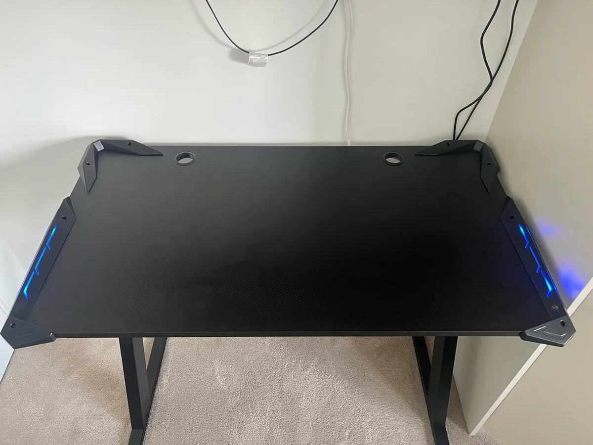 👾GAMING CHAIR & TABLE👾 - Image 1