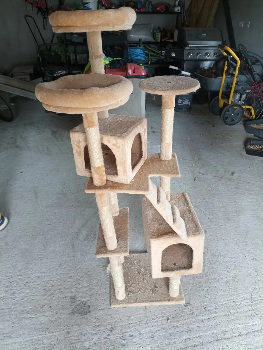 Cat tree