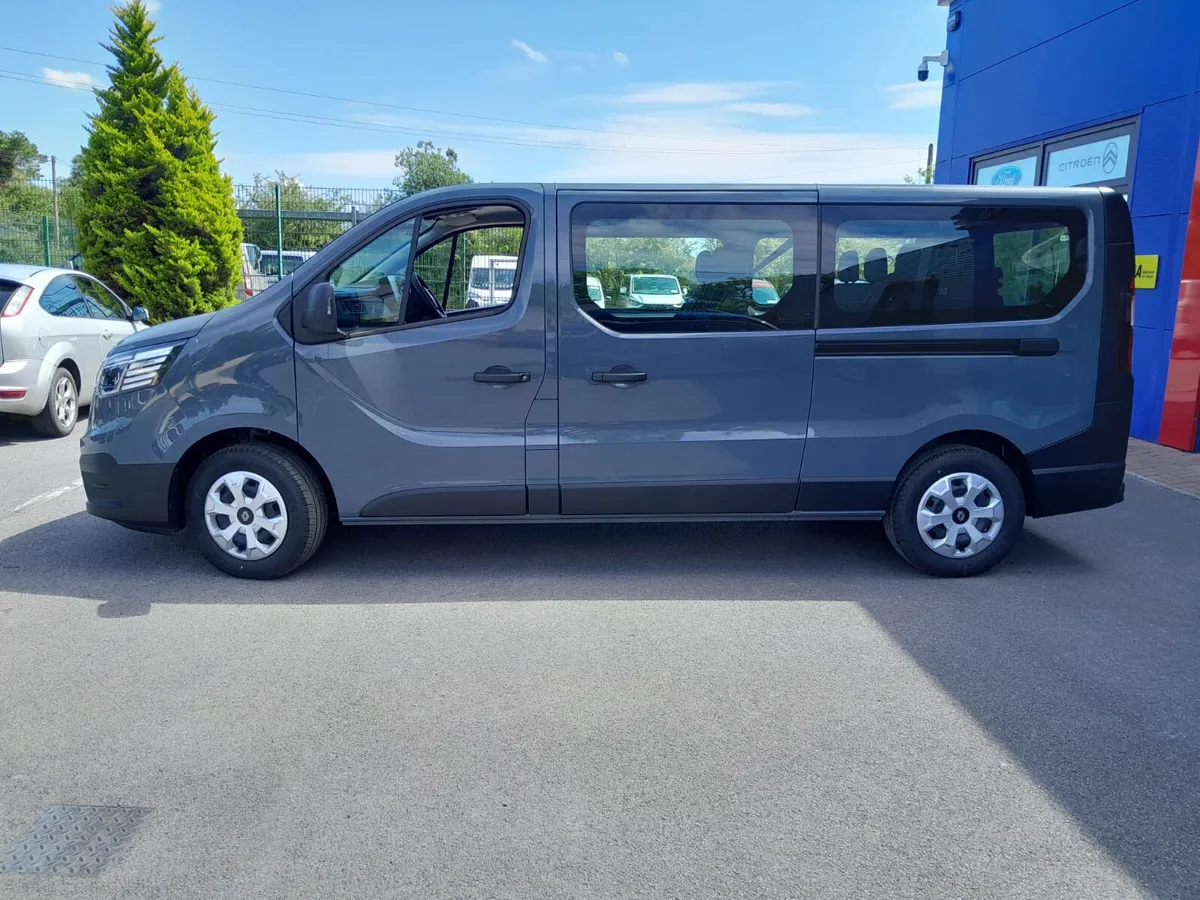 Wheelchair Accessible Renault Trafic - Image 3