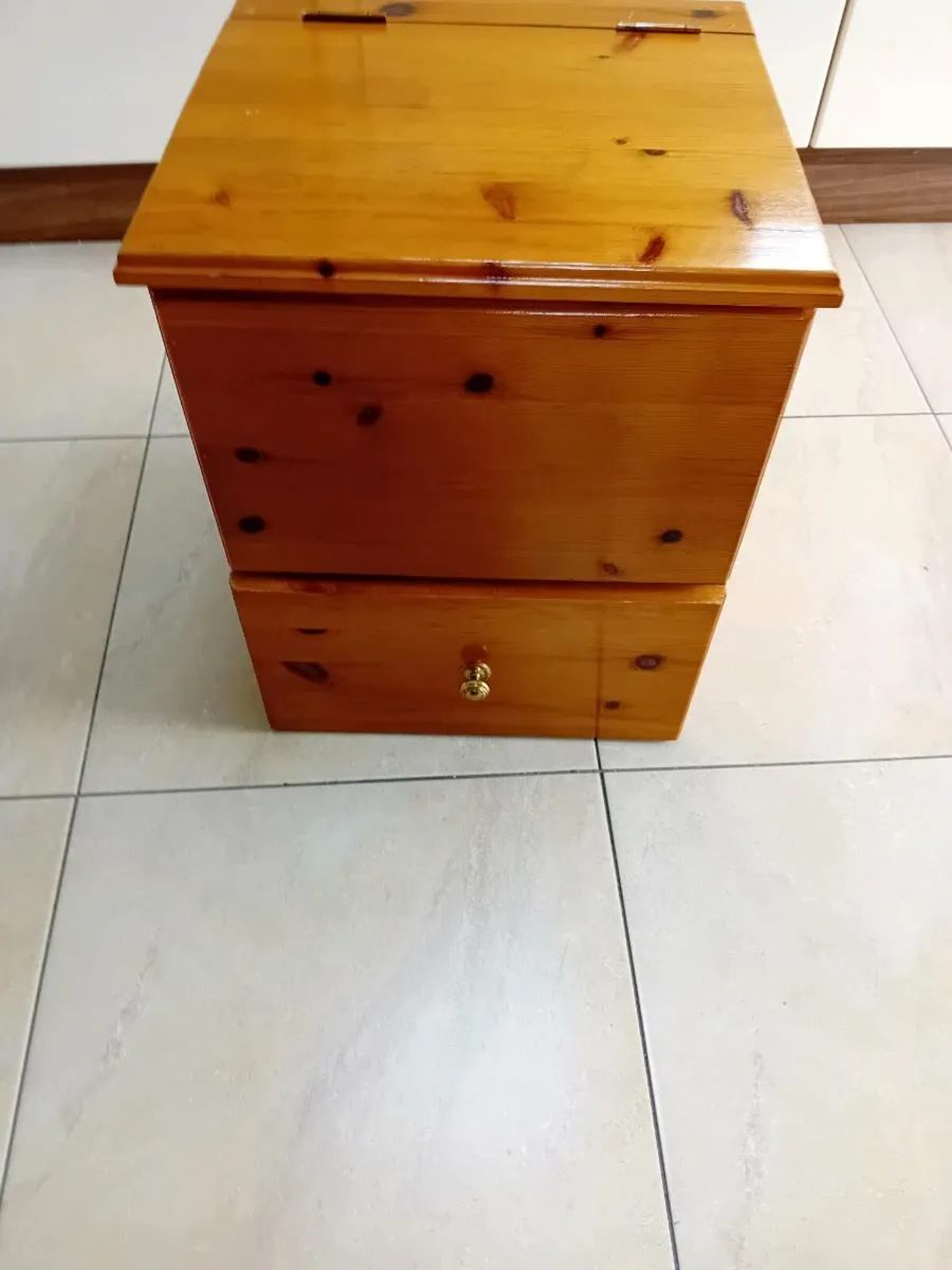 SMALL PINE BEDSIDE CABINET - Image 1