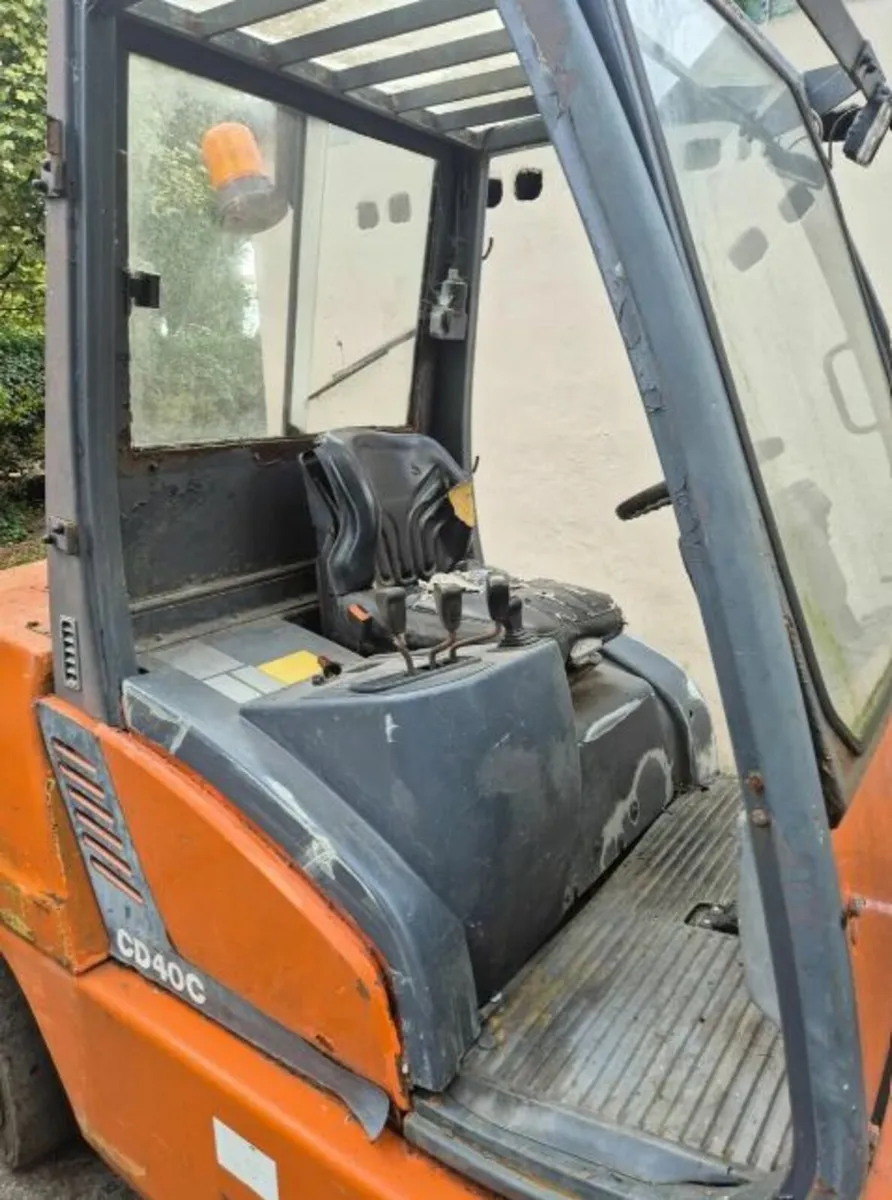 Forklift - Image 4