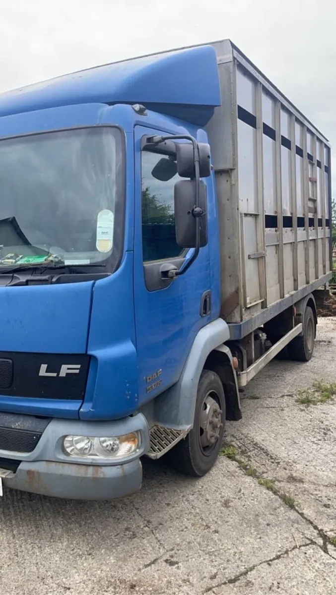 Livestock truck - Image 1