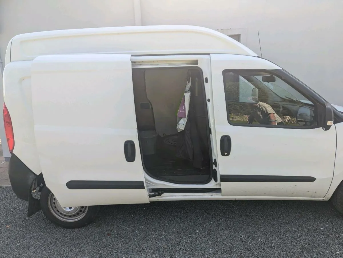 FIAT DOBLO CARGO MAXI XL - Image 2