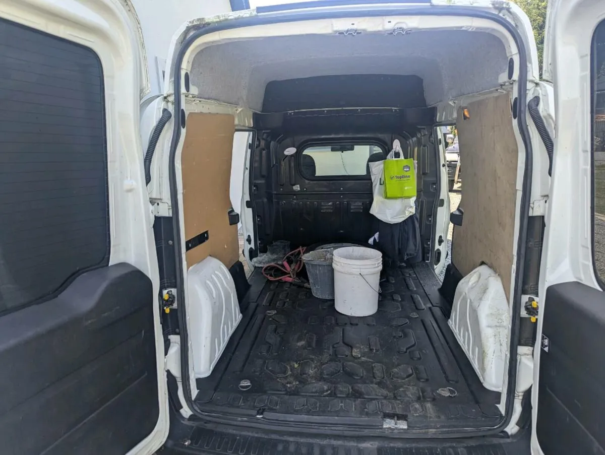 FIAT DOBLO CARGO MAXI XL - Image 4