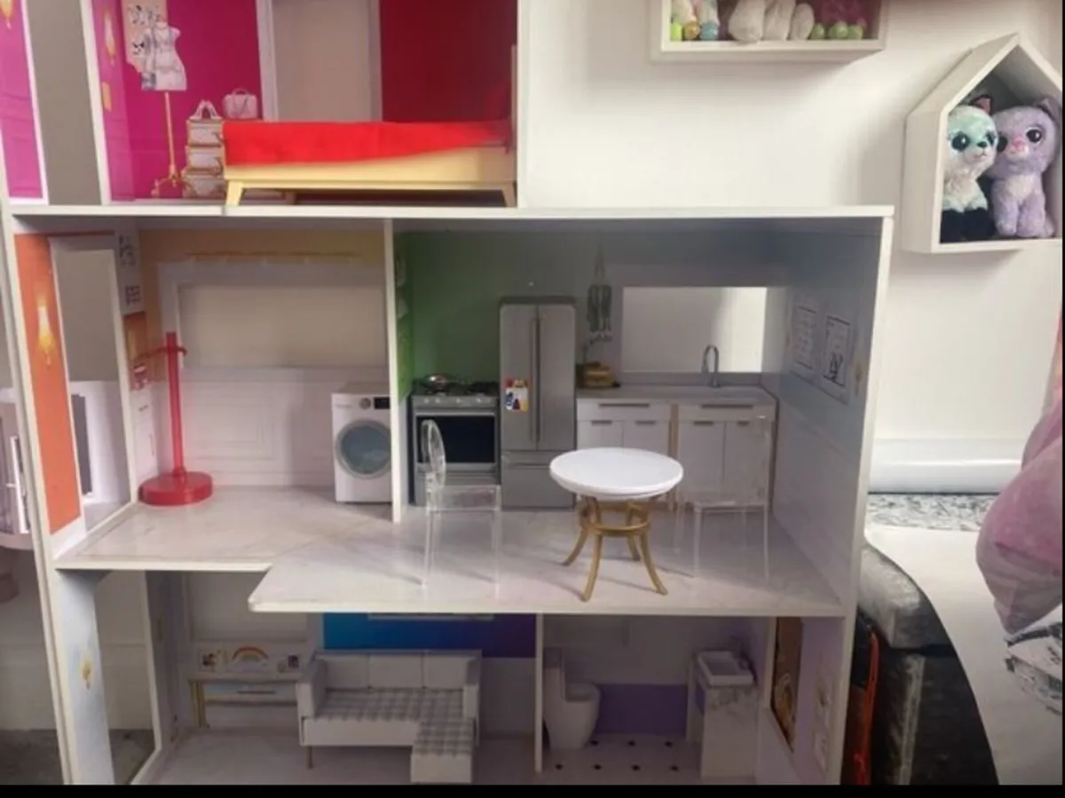 Rainbow High Dolls House - Image 3