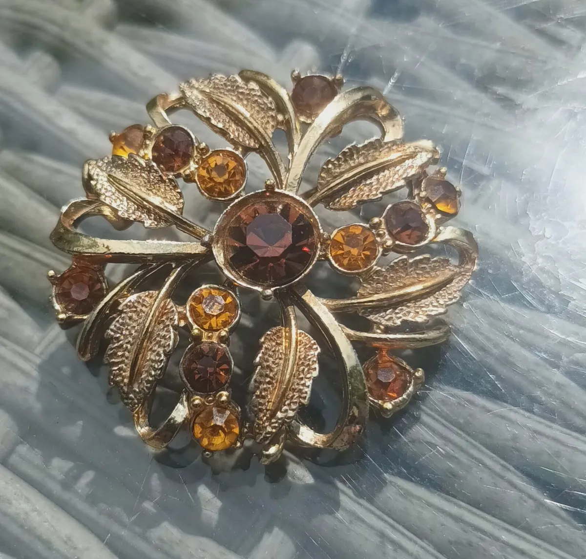 1950s vintage brooch, D18 post 3e - Image 3
