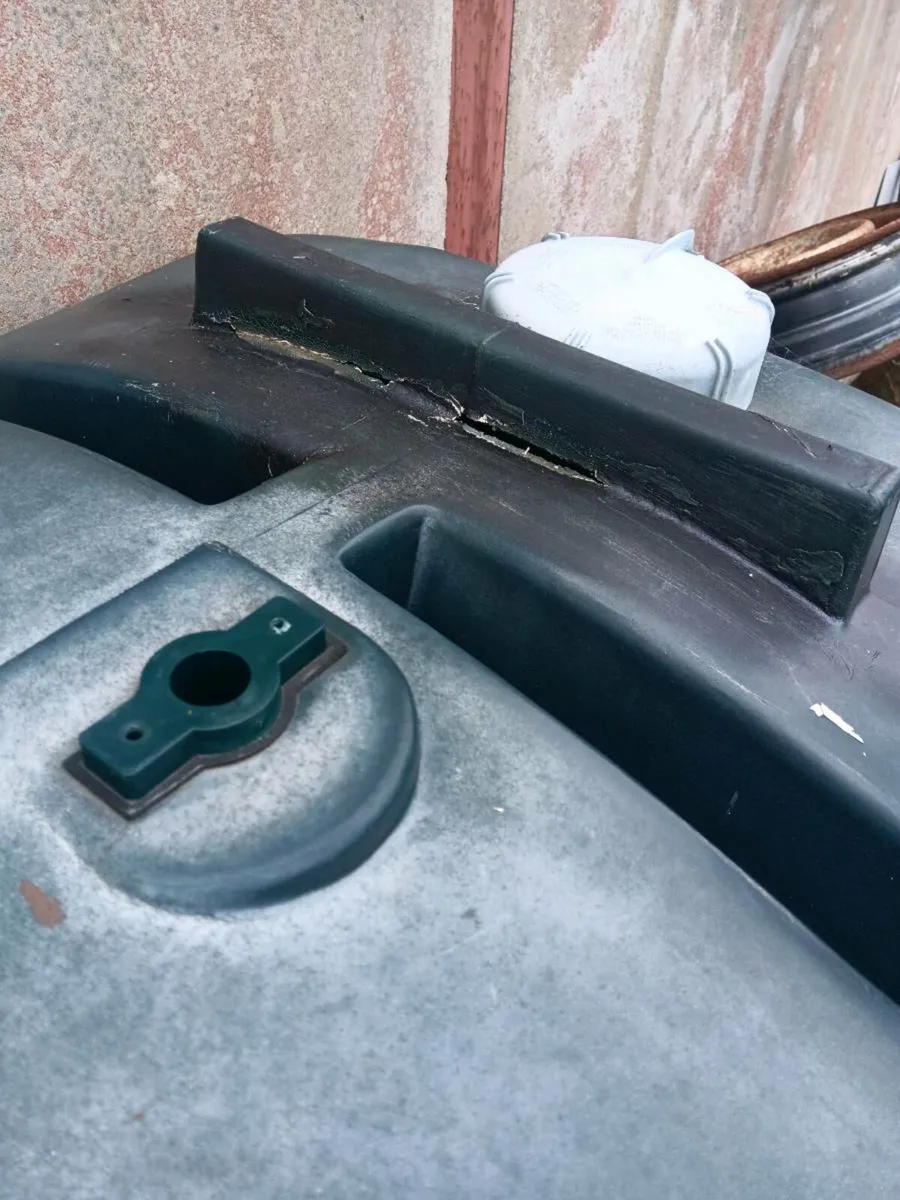 Free oil tank - Image 2